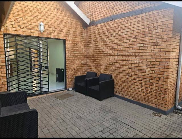 3 BEDROOM PROPERTY TO RENT IN BONAERO PARK